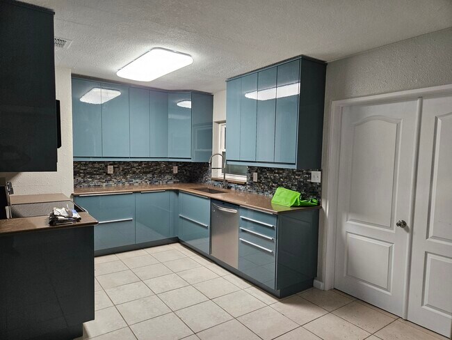 Photo - 217 S Alder Dr