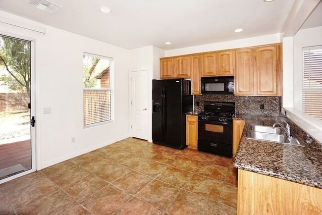Photo - Tucson Oasis: 3-Bed, 2-Bath Home with Spacious Private Yard & Patio