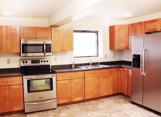 Building Photo - 1056 North Ave Rental