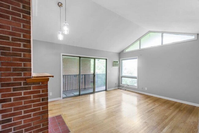 Photo - 101 Waldorf Pkwy