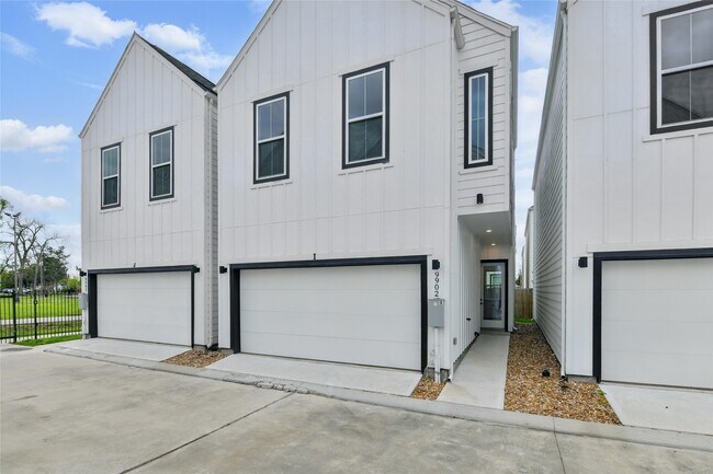 Photo - 9902 Clark Rd