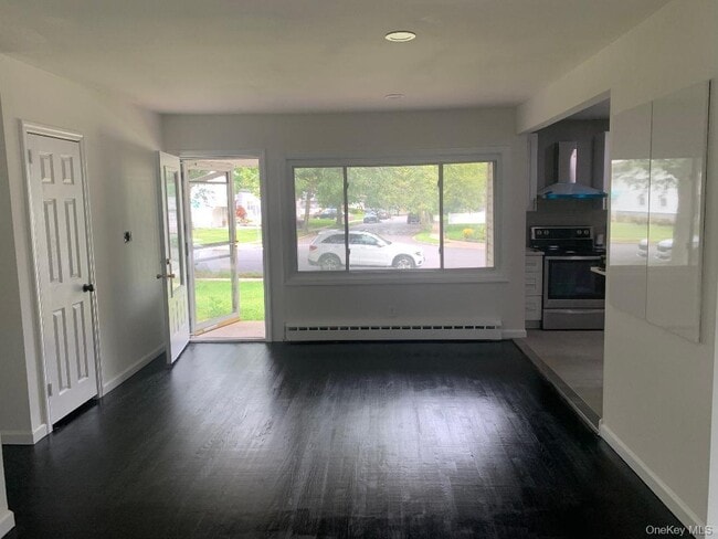 Photo - 402 Leslie Ln