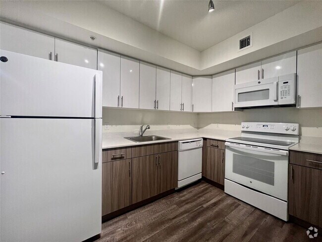 Building Photo - 18335 NW 68th Ave Unit 750509 Rental