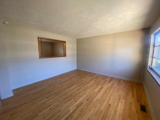 Photo - 2 bedroom 1.5 bath charming home