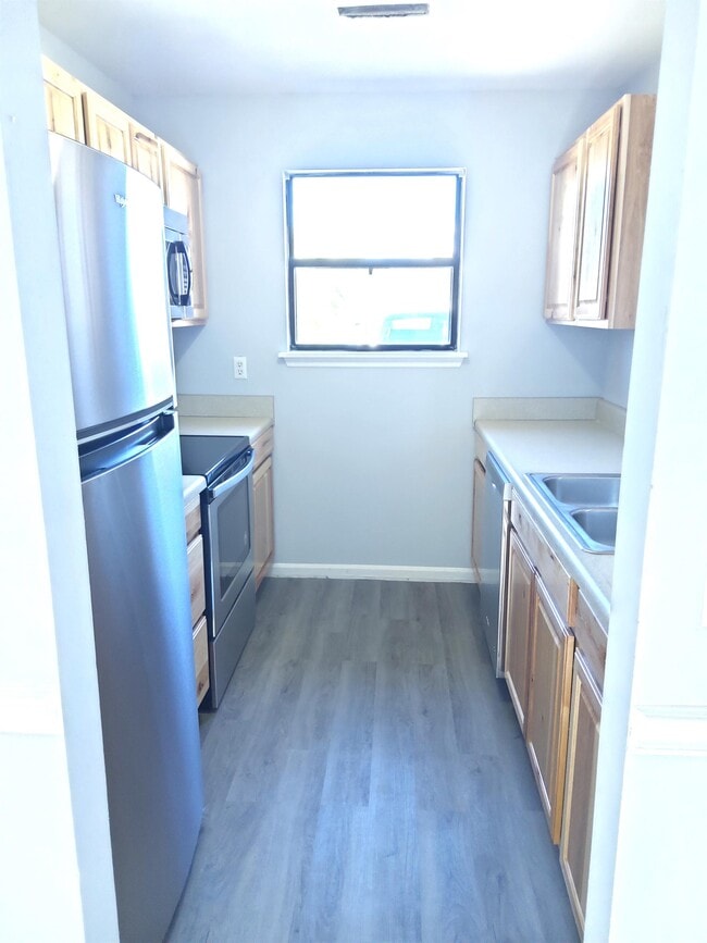 Photo - 5205b Marseilles Dr