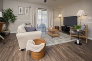 2BR, 2BA - 1,050SF