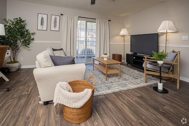 2BR, 2BA - 1,050SF