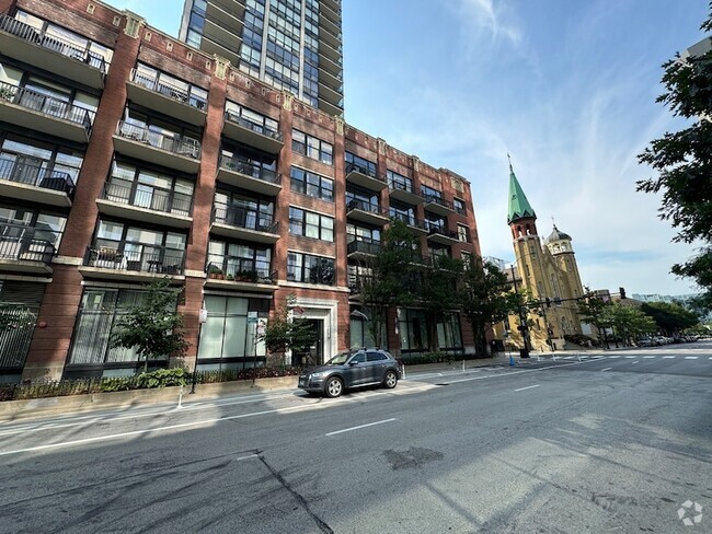 Building Photo - 210 S Desplaines St Unit 2008 Rental