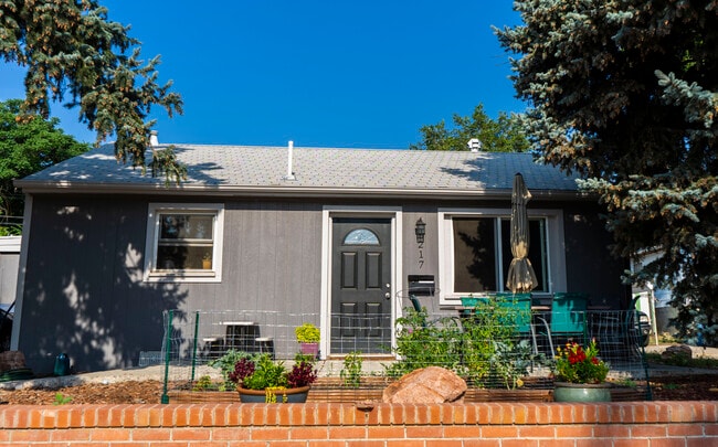 Building Photo - 217 S Yates St