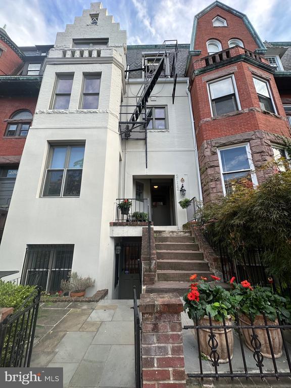 Building Photo - 2112 O St NW Unit 3 Rental