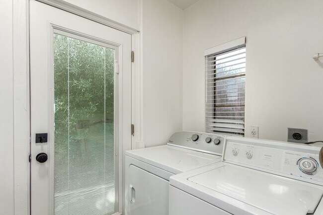 Photo - 2452 E Amelia Ave Unit 02