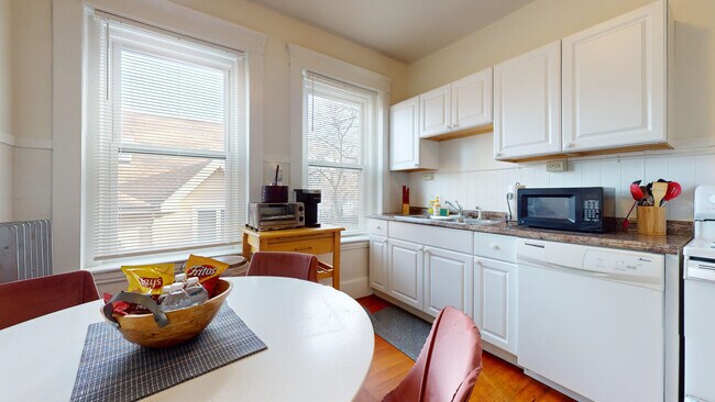 636 Washington St Unit 4