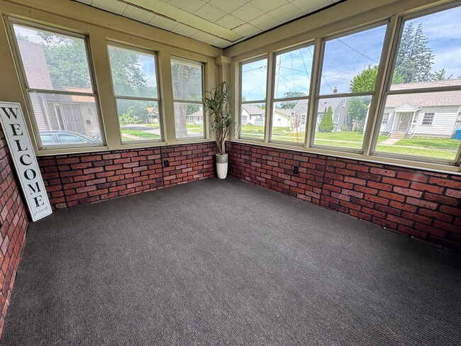 Photo - 2 bed, 1 bath home for rent in West Waterloo.