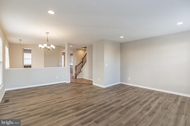 Building Photo - 9240 Cascade Falls Dr