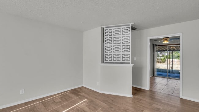 Photo - E 35th St Duplex Unidad 5803