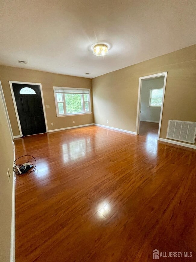 Photo - 1387 Finnegans Ln