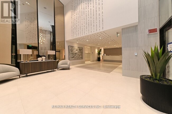 Photo - 2020 Bathurst St Unit 507