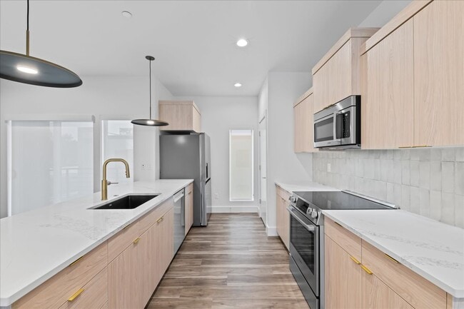 Kitchen (light cabinet option)