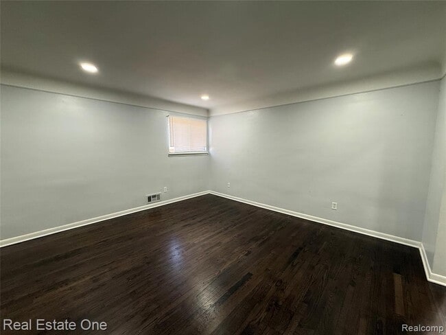 Photo - 8064 Whitefield St