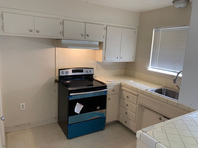 Photo - 742 Ponce De Leon Ave Unit 742 Ponce De Leon Avenue  2