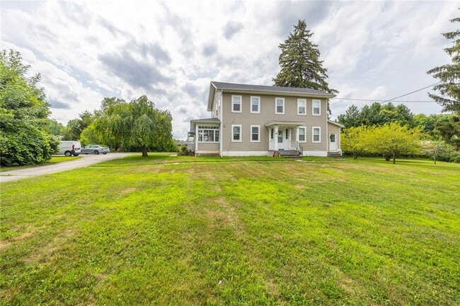 Photo - 757 Holt Rd