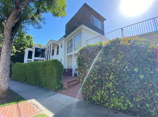 Photo - 473-491 S Roxbury Dr