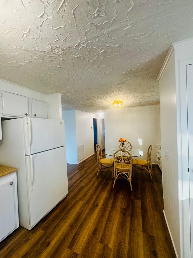 Photo - Welcome to your Florida retirement dream in desirable Hollywood Estates.