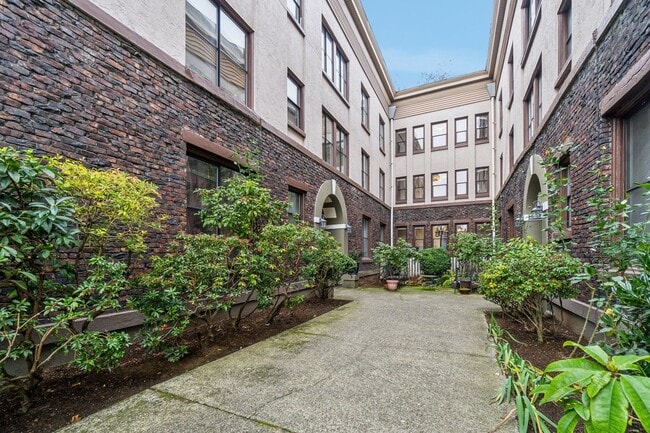 Capitola Apartments