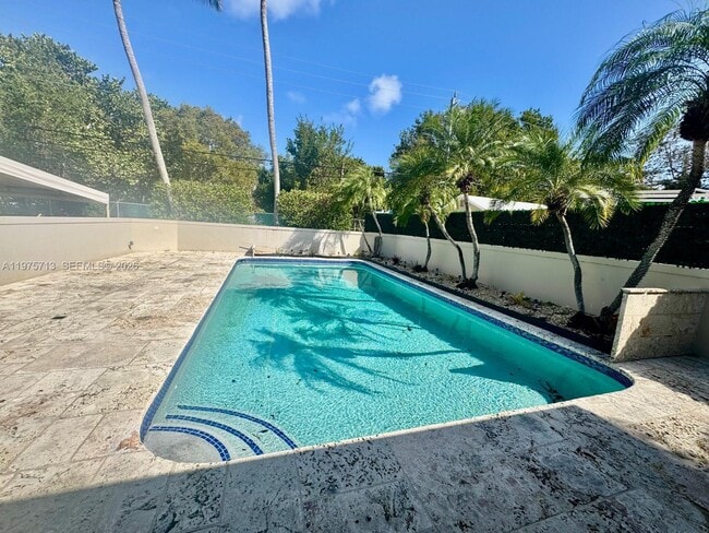 Photo - 747 N North Lake Dr