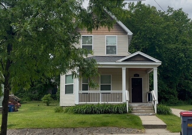 4 Bedroom, 2 Bath Home available July 2025... - 4 Bedroom, 2 Bath Home available July 2025...