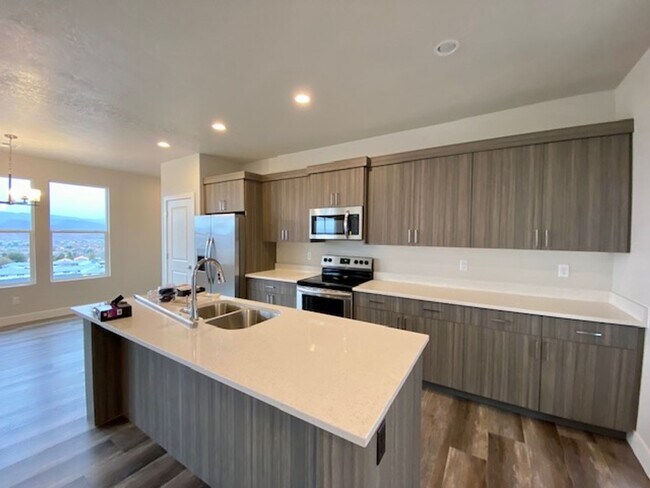 Photo - 438 N Stone Mountain Dr Unit A