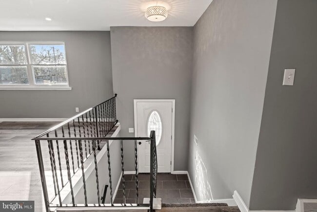 Photo - 2344 Fernwood Ave