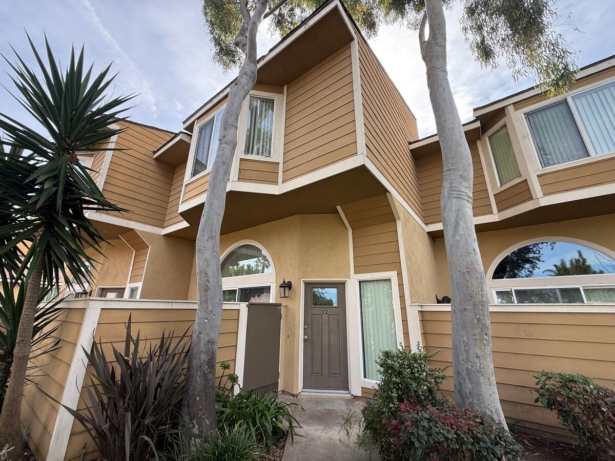 Photo - 2063 Charle St