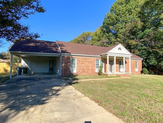 Photo - Large 3 bedroom 2 bath home in Whitehaven recently renovated
