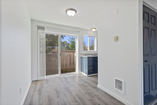 Photo - Lincoln Court