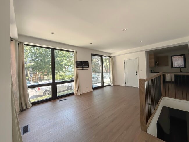 Photo - 3710 N Kenmore Ave