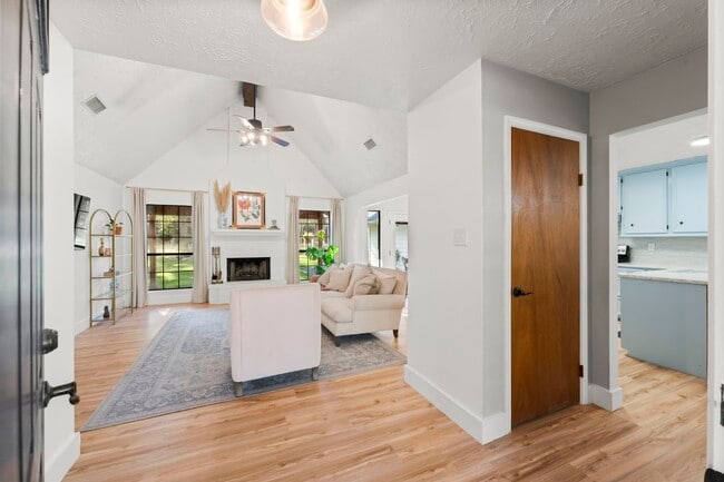 Photo - 8623 Miller Rd