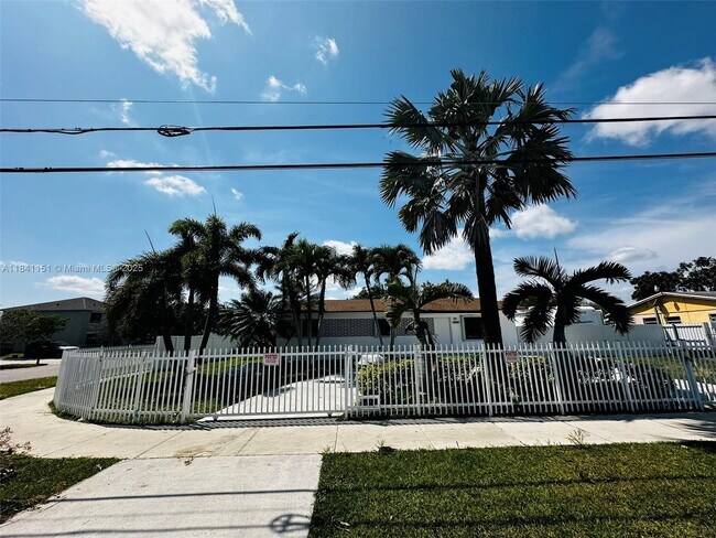 Building Photo - 30120 SW 152nd Ave Rental
