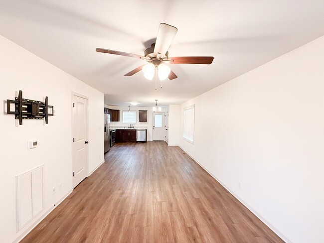 Photo - 2 Bedroom 2 1/2 Bathroom Home!