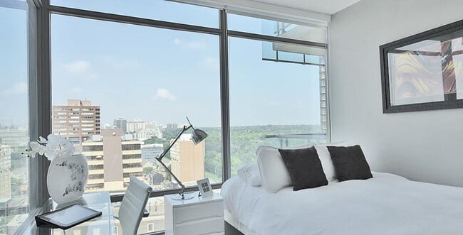 Photo - 18 Yorkville Ave Unit ID1022953P