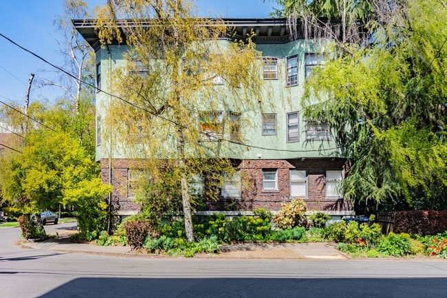 302 10th Ave. East