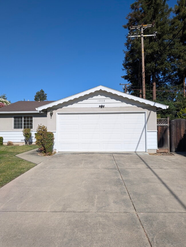 Photo - 1008 Huntingdon Dr Casa