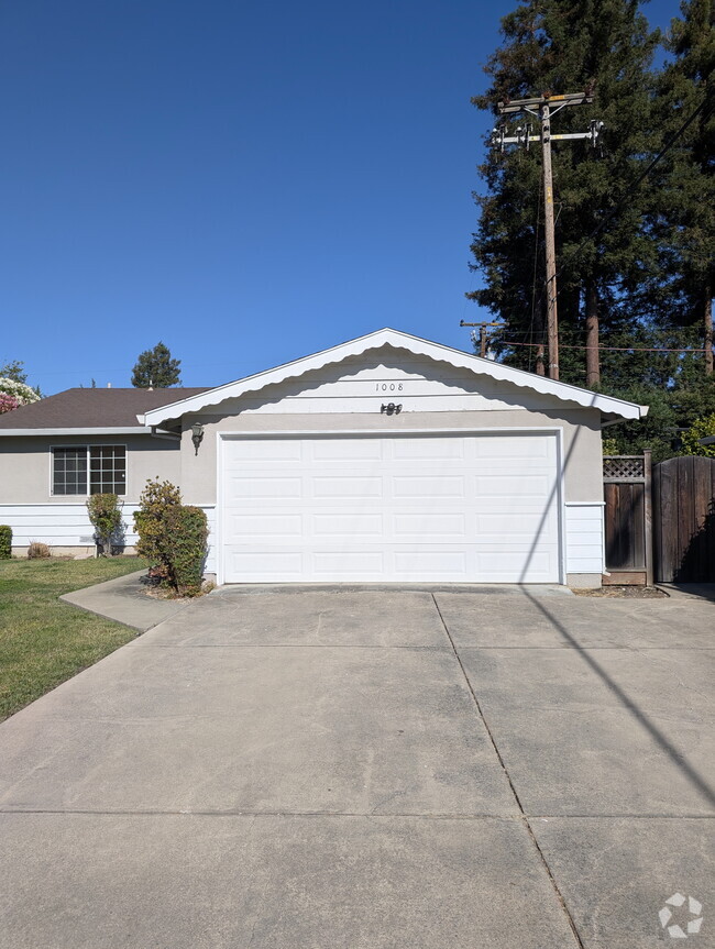 Building Photo - 1008 Huntingdon Dr Rental