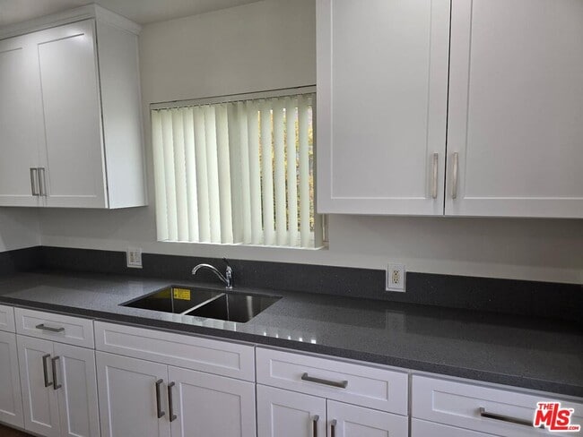 Photo - 415 Fischer St Unidad F