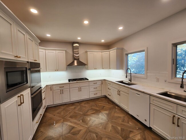 Photo - 544 Cedarwood Dr