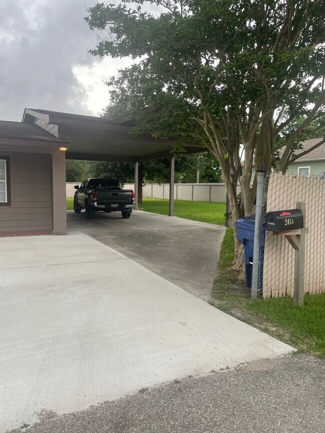 Photo - 2413 9th Ave N