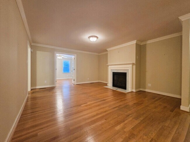 Photo - 4206 Tweedsmuir Rd