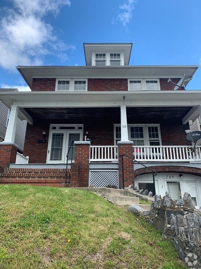 Building Photo - 709 Guilford Ave Unit 3 Rental