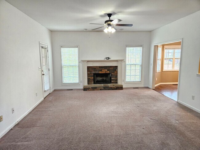 Photo - Rare 3 bedroom 2.5 bath home located in Dallas