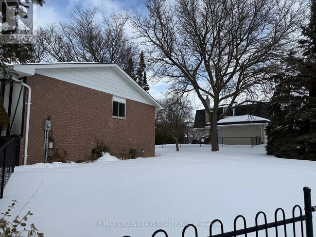 Photo - 57 Sir Constantine Dr